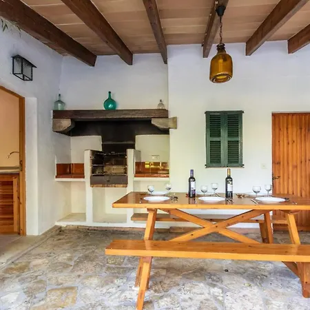 Villa Sleeps 6 With Pool Air Con And Wifi
