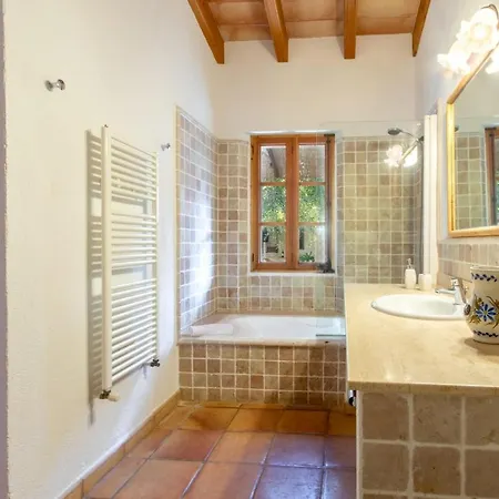 Sleeps 6 With Pool Air Con And Wifi *