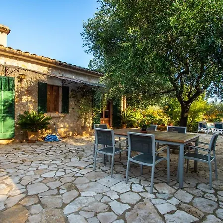 Sleeps 6 With Pool Air Con And Wifi