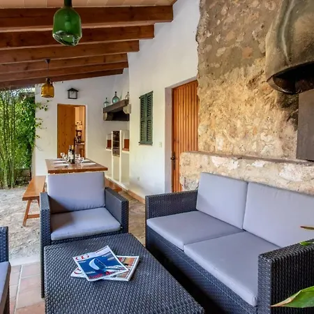 Sleeps 6 With Pool Air Con And Wifi