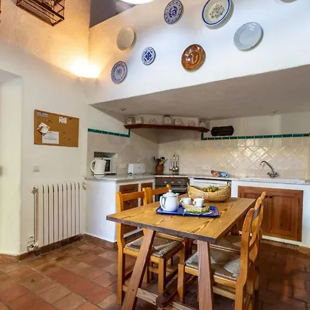 Villa Sleeps 6 With Pool Air Con And Wifi *