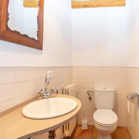 Sleeps 6 With Pool Air Con And Wifi *