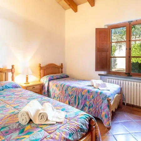Sleeps 6 With Pool Air Con And Wifi